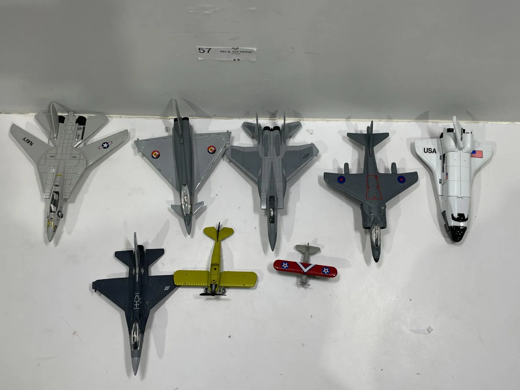 /img/48874-diecast-planes-maintenance.webp