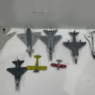 /img/48874-diecast-planes-maintenance.webp