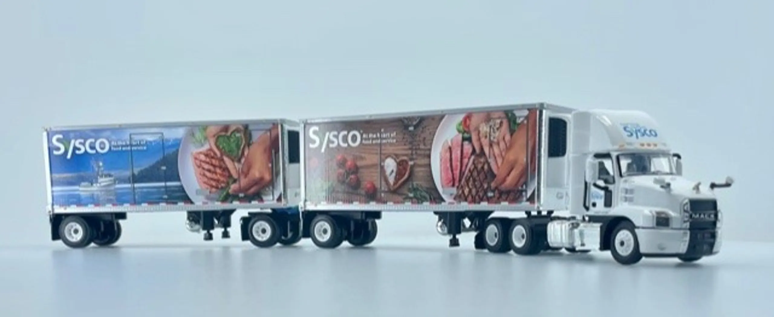 /img/48878-diecast-truck-closeup.webp