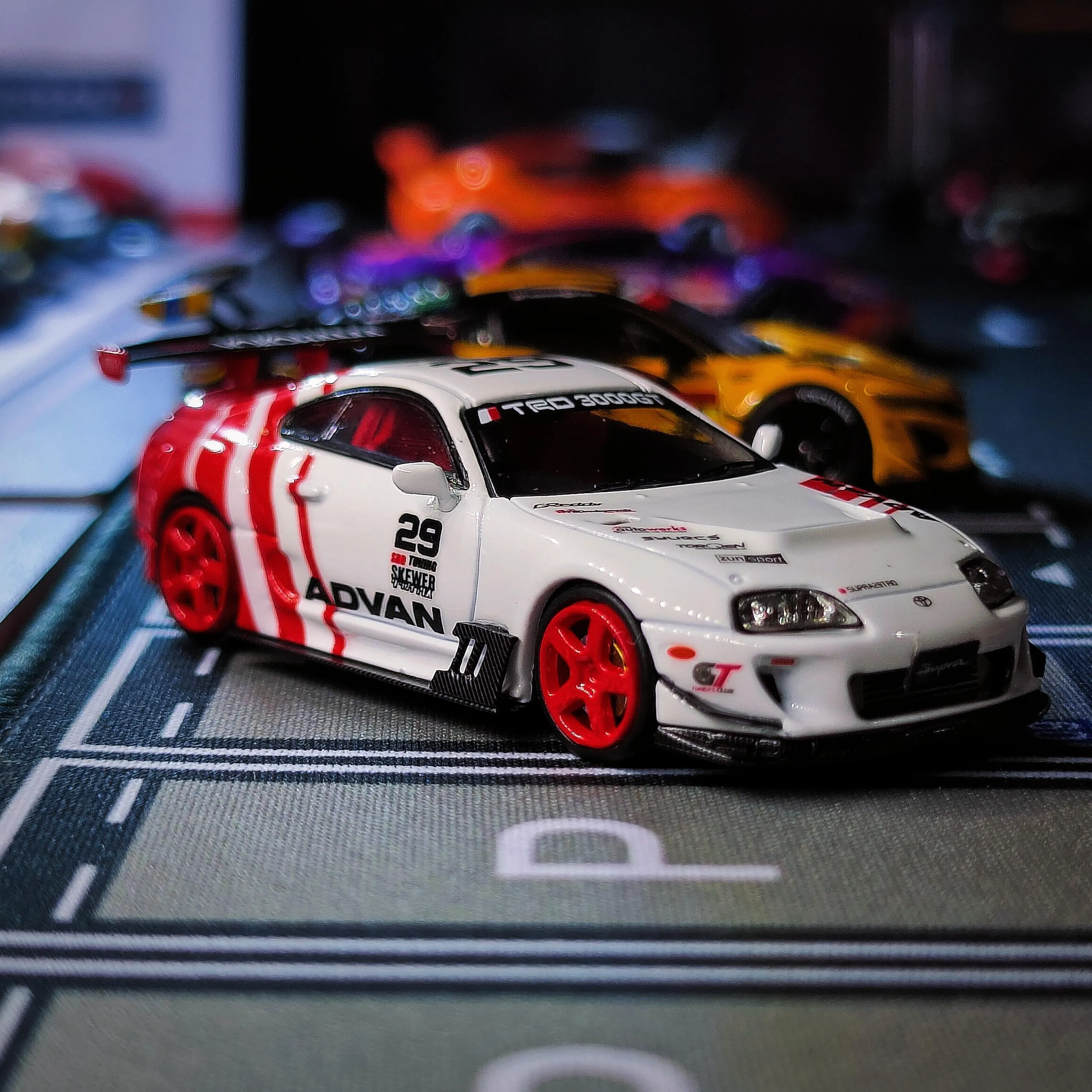 48887 yot supercar diecast scale