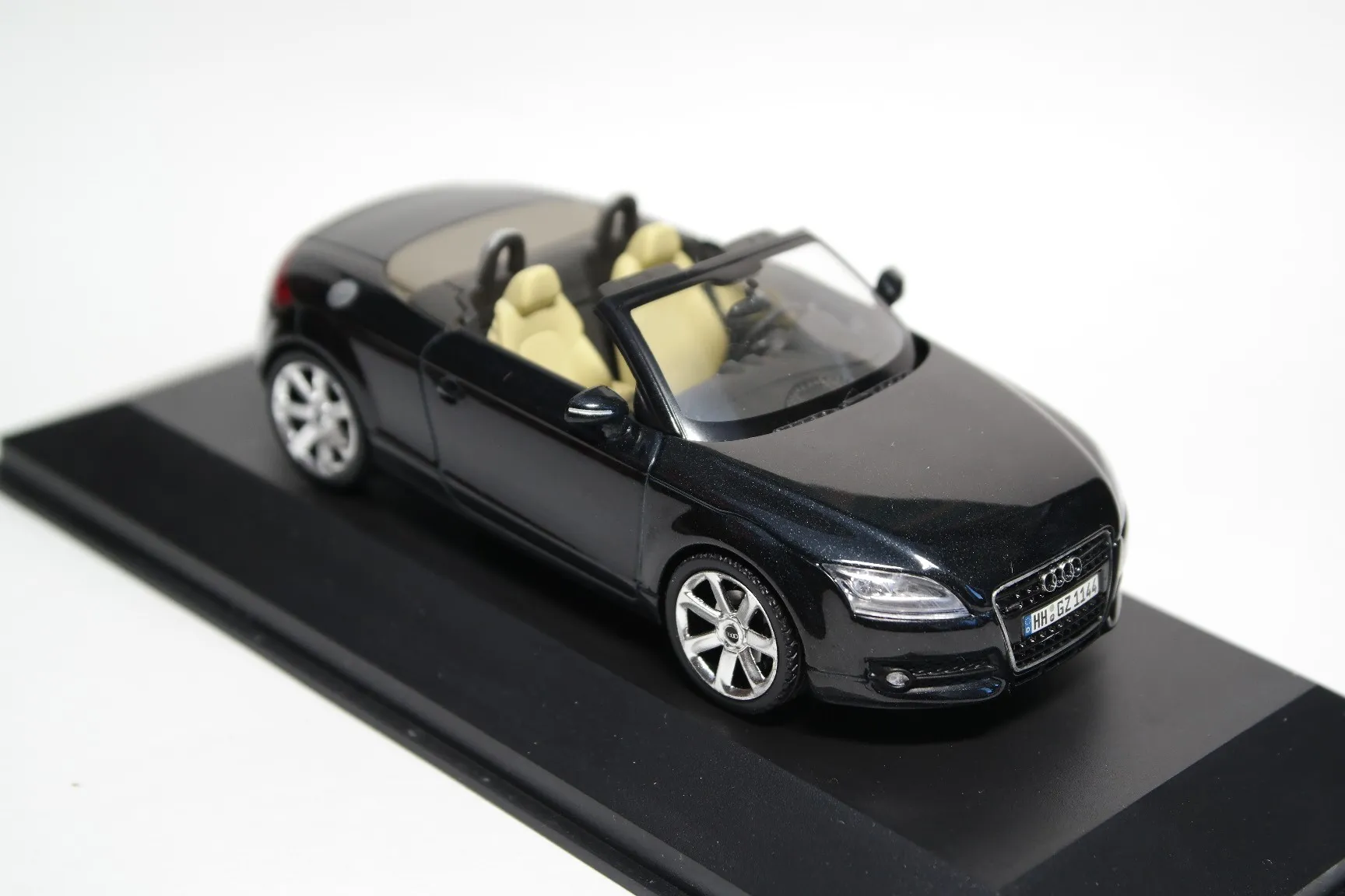 48899 audi tt roadster diecast image1