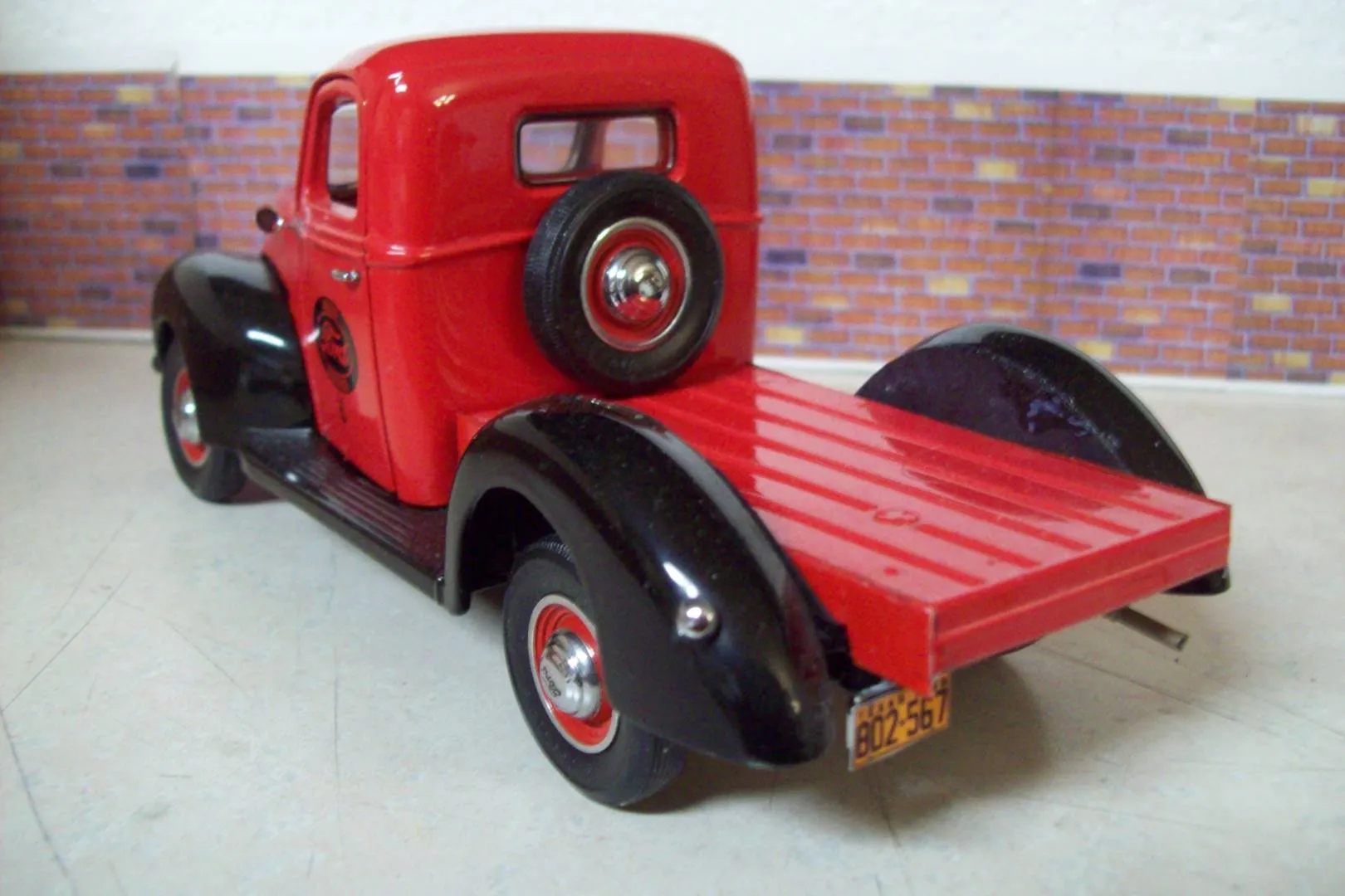 /img/48903-diecast-truck-community.webp