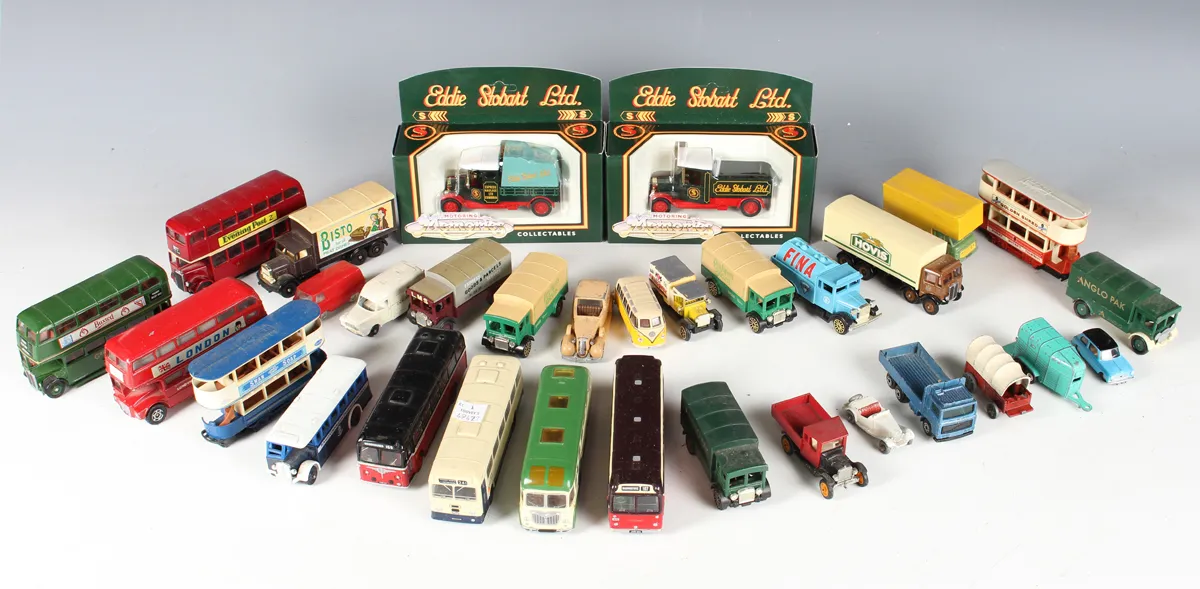 48904 diecast model bus shop display