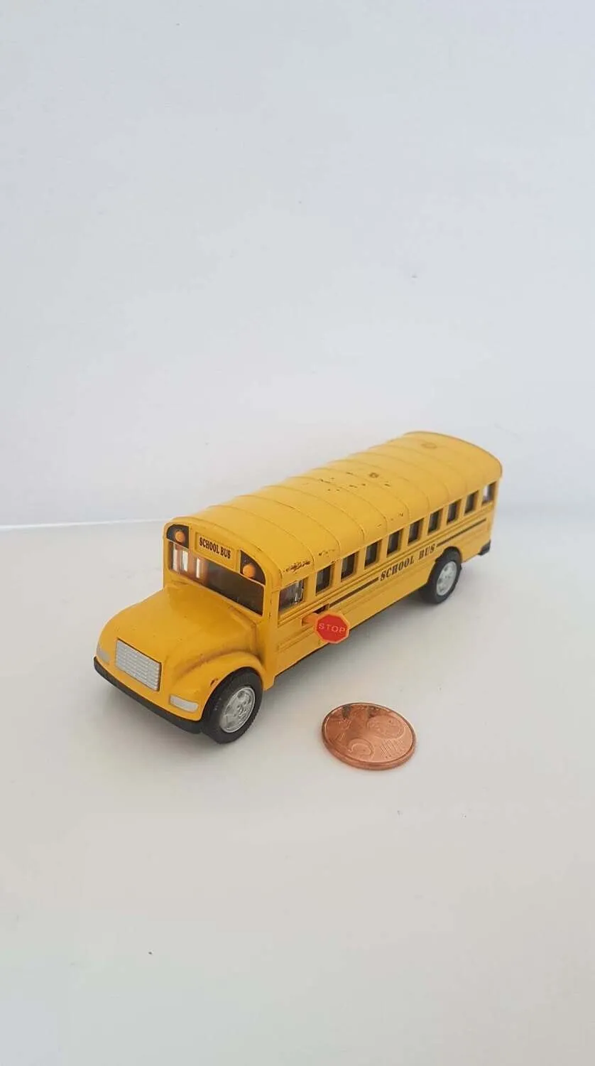 /img/48904-diecast-model-bus-shop-review.webp