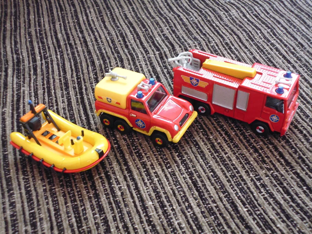 /img/48955-fireman-sam-toys-display.webp