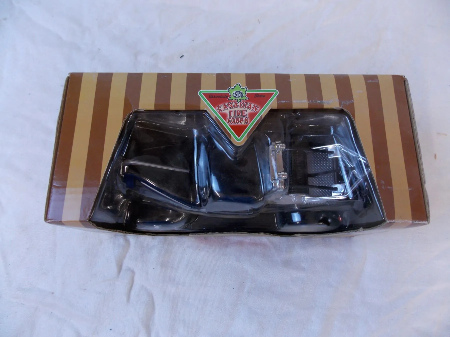 /img/48960-canadian-tire-diecast-bank-display.webp