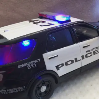 /img/48972-police-car-showcase.webp