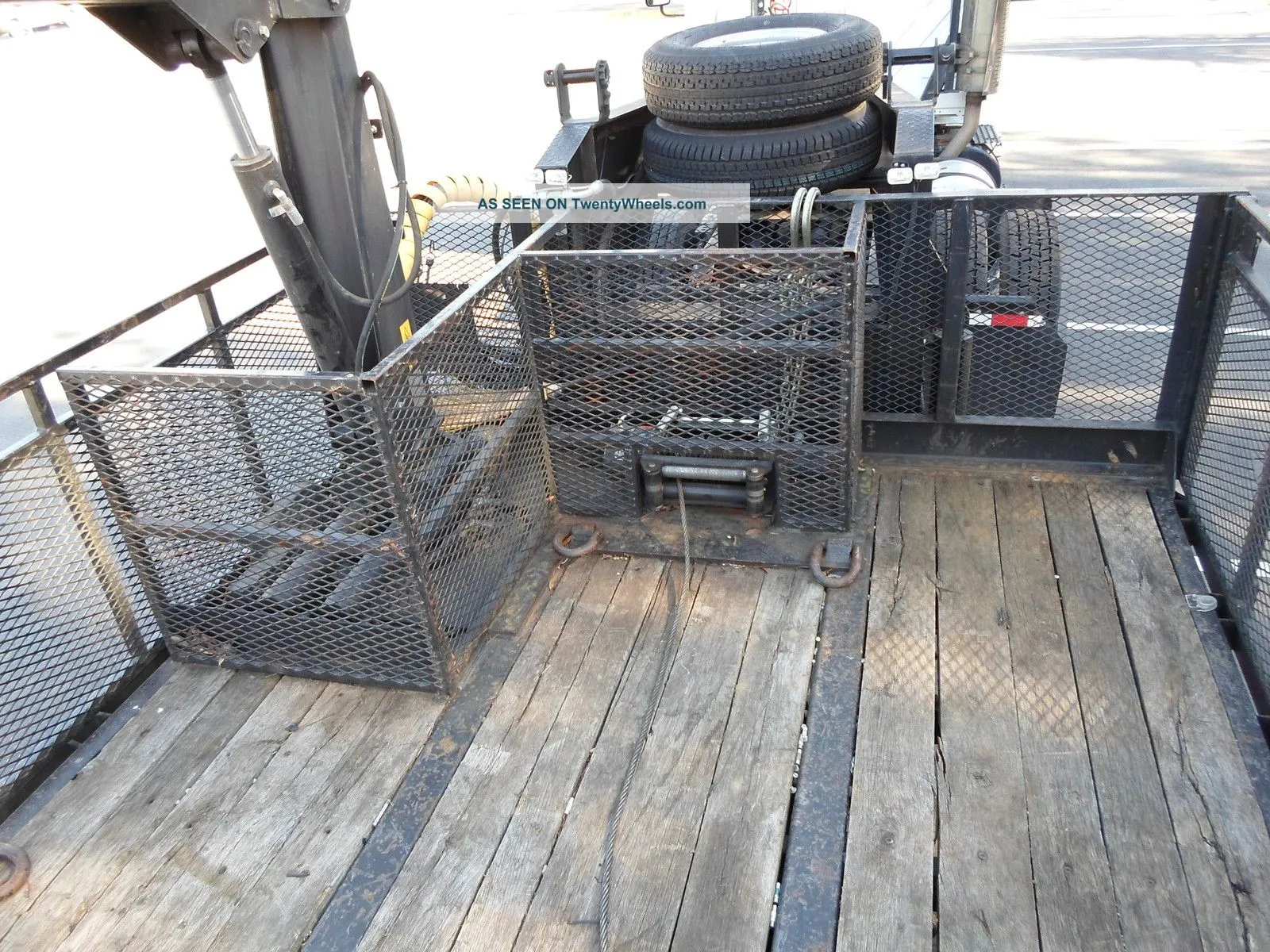 /img/48982-diecast-knuckle-boom-log-loader-cleaning.webp