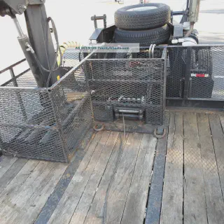 /img/48982-diecast-knuckle-boom-log-loader-cleaning.webp