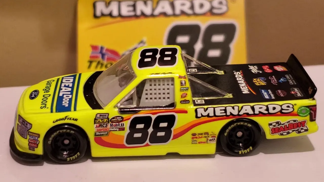 /img/48997-display-nascar-diecast.webp