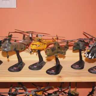 /img/49004-military-diecast-collection-display.webp