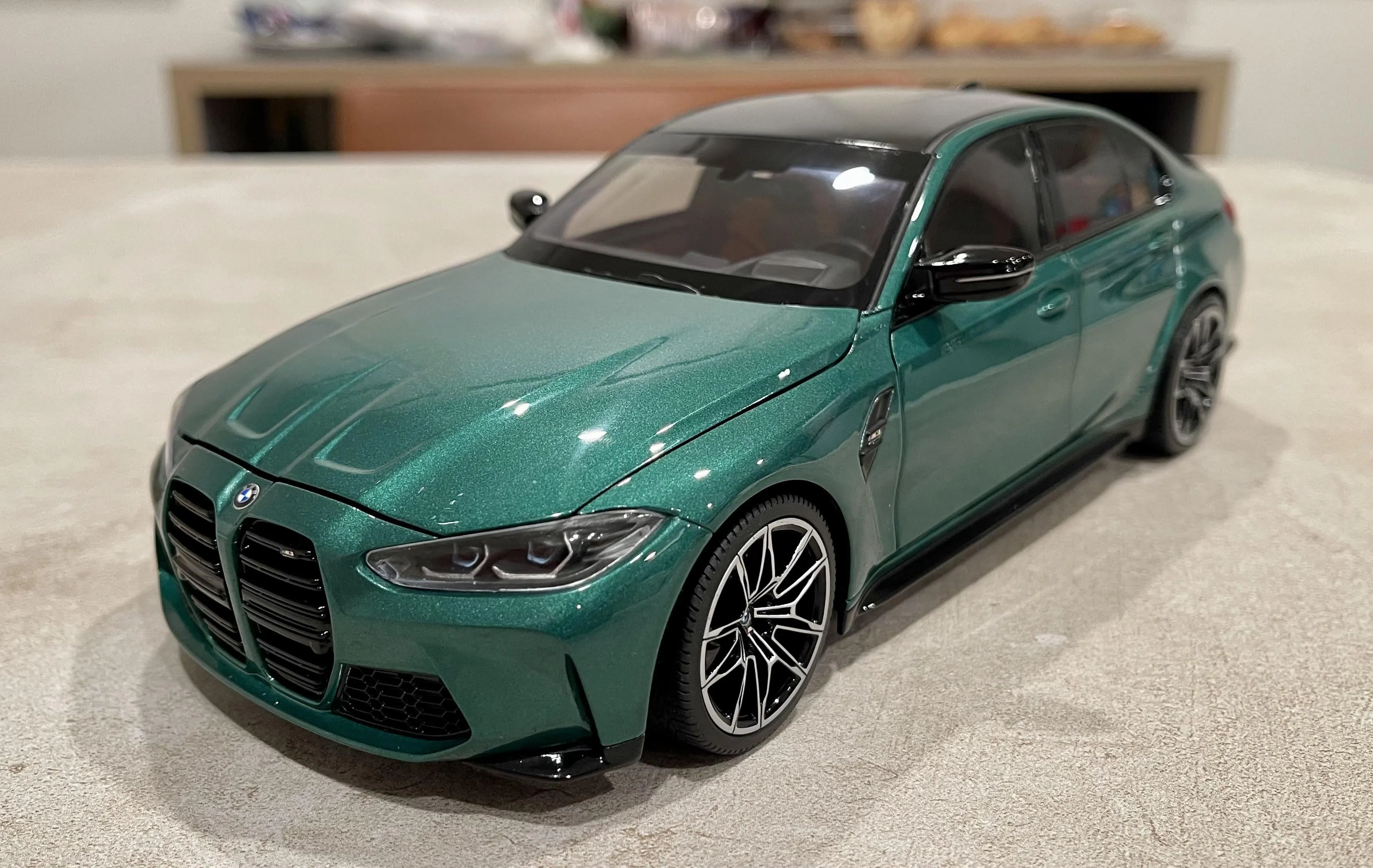 49022 model 1 green diecast car 4