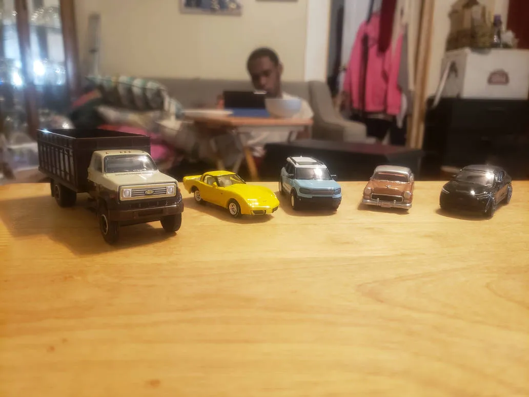 /img/49023-motorart-diecast-models-display.webp
