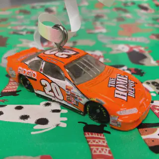 /img/49043-tony-stewart-iroc-diecast-8.webp