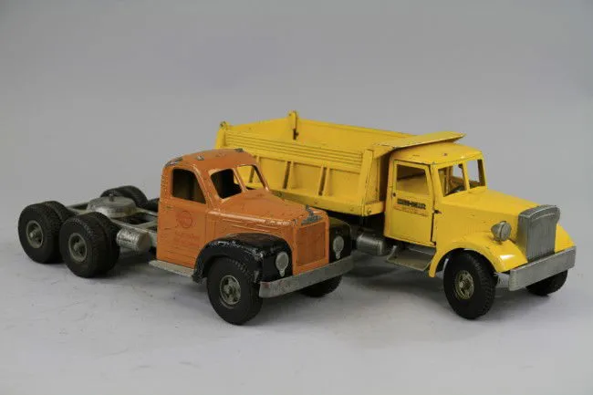 /img/49072-smith-miller-truck-collection.webp