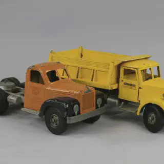 /img/49072-smith-miller-truck-collection.webp