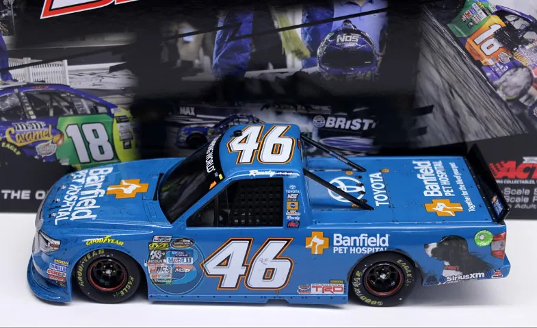 49076 kyle busch victory lane