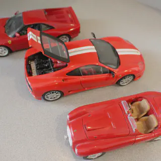 /img/49087-kingston-diecast-models-shop-display.webp
